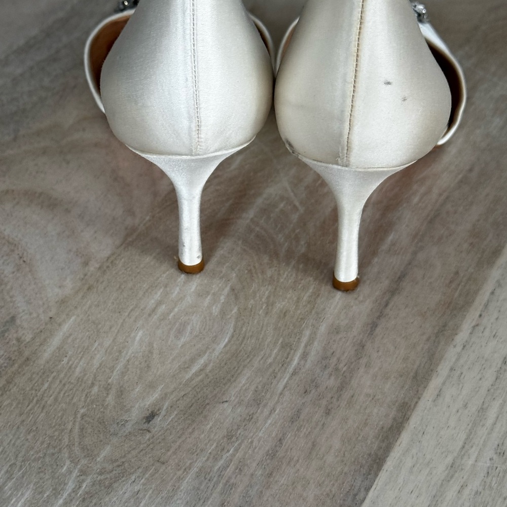 Badgley Mischka Ivory Satin Heels with Jewel Accents 7.5 - Picture 5 of 7